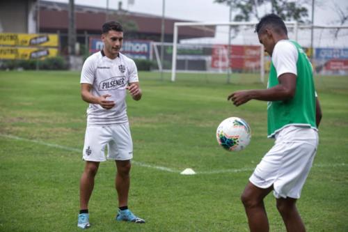 Práctica entrenamiento Barcelona Sporting Club