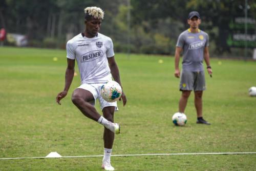 Práctica entrenamiento Barcelona Sporting Club